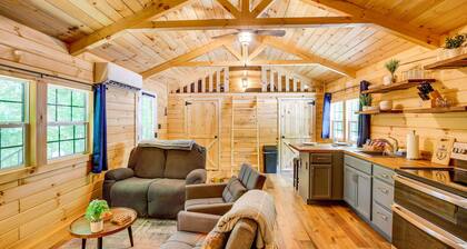 1 Mi to Dale Hollow Lake: Rustic Cabin w/ Deck