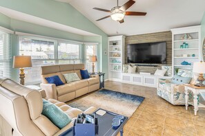 House (3 Bedrooms) | Interior - Heated Saltwater Pool & Dock: Port Charlotte Home (Port Charlotte)