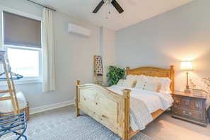 House (2 Bedrooms) | Interior - Walk to The Strand: Home in Historic Galveston (Galveston)