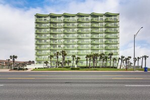 Interior - Walk to Galveston Beach: Family Condo w/ Pool (Galveston)