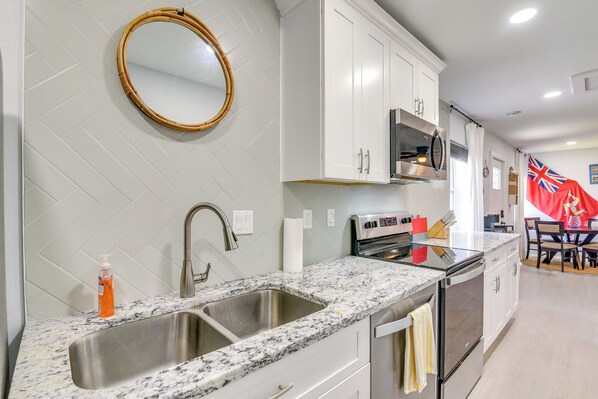 Apartment (1 Bedroom) | Interior - 1 Mi to Pleasure Pier: Walkable Home in Galveston (Galveston)