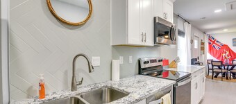 1 Mi to Pleasure Pier: Walkable Home in Galveston