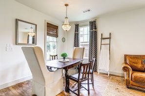 House (2 Bedrooms) | Interior - 2 Mi to L'auberge Casino: Home w/ Large Yard! (Baton Rouge)