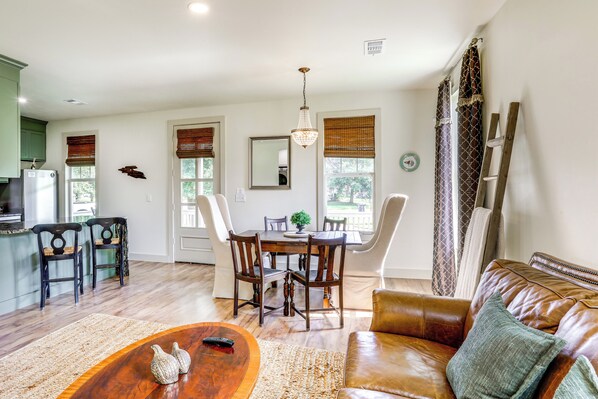 House (2 Bedrooms) | Front of property - 2 Mi to L'auberge Casino: Home w/ Large Yard! (Baton Rouge)