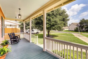 House (2 Bedrooms) | Interior - 2 Mi to L'auberge Casino: Home w/ Large Yard! (Baton Rouge)