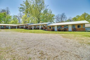 House (1 Bedroom) | Interior - Half-mi to Bull Shoals Lake Access: Angler's Cabin (Lakeview)