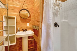 House (1 Bedroom) | Interior - Half-mi to Bull Shoals Lake Access: Angler's Cabin (Lakeview)