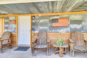 House (1 Bedroom) | Interior - Half-mi to Bull Shoals Lake Access: Angler's Cabin (Lakeview)