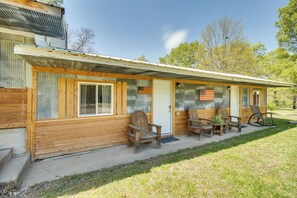 House (1 Bedroom) | Interior - Half-mi to Bull Shoals Lake Access: Angler's Cabin (Lakeview)