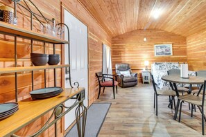 House (1 Bedroom) | Interior - Half-mi to Bull Shoals Lake Access: Angler's Cabin (Lakeview)