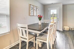 Apartment (3 Bedrooms) | Interior - 3 Mi to Shore: Family Townhome in Surfside Beach (Surfside Beach)