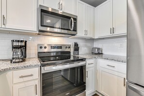 Apartment (3 Bedrooms) | Interior - 3 Mi to Shore: Family Townhome in Surfside Beach (Surfside Beach)