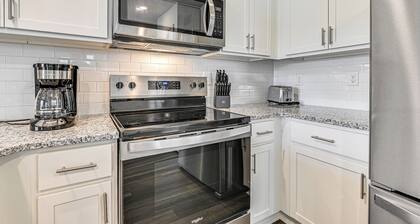 3 Mi to Shore: Family Townhome in Surfside Beach