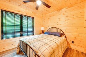 House (2 Bedrooms) | Interior - Near Mammoth Cave: Family-friendly Cabin w/ Patio! (Cave City)