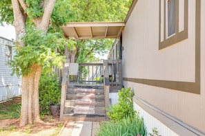 House (2 Bedrooms) | Interior - 13 Mi to Okc: Edmond Home w/ Pool Access! (Edmond)