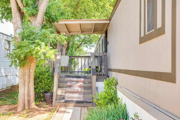 House (2 Bedrooms) | Interior - 13 Mi to Okc: Edmond Home w/ Pool Access! (Edmond)