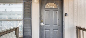 13 Mi to Okc: Edmond Home w/ Pool Access!