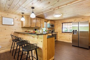 House (6 Bedrooms) | Interior