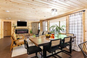 House (6 Bedrooms) | Interior