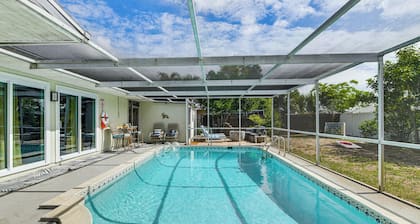 Happy Hideaway, Private Pool & Patio, North Port!