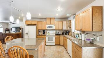 Rumah (2 Bedrooms) | Interior