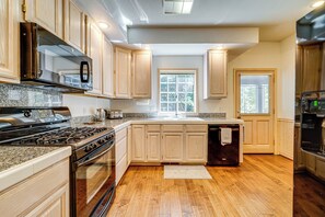 House (3 Bedrooms) | Interior - Hike, Bike, Ski & More: Truckee Getaway (Truckee)