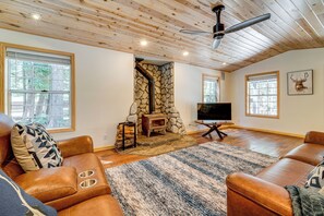 House (3 Bedrooms) | Interior - Hike, Bike, Ski & More: Truckee Getaway (Truckee)