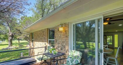 1 Mi to Lake Whitney: Morgan Home w/ Deck!