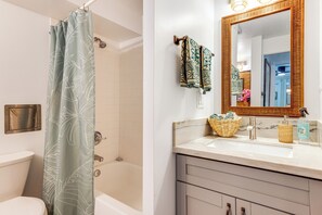 Interior - Resort Condo on Oahu: Ocean & Pool Views! (Hau`ula)