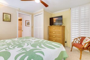 Interior - Resort Condo on Oahu: Ocean & Pool Views! (Hauula)