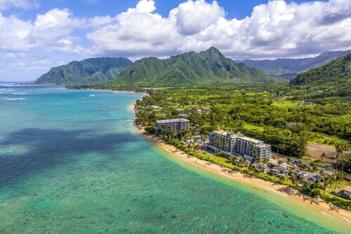 Resort Condo on Oahu: Ocean & Pool Views!