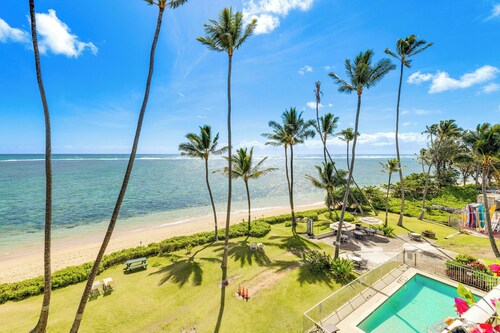 Resort Condo on Oahu: Ocean & Pool Views!