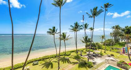 Resort Condo on Oahu: Ocean & Pool Views!