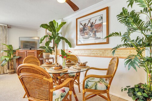 Resort Condo on Oahu: Ocean & Pool Views!