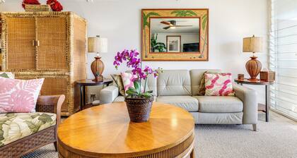 Resort Condo on Oahu: Ocean & Pool Views!