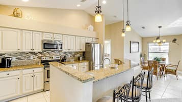House (3 Bedrooms) | Interior