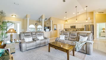 House (3 Bedrooms) | Interior