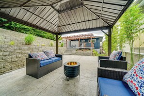 Apartment (2 Bedrooms) | Interior - 2 Blocks to Beach Park: Cozy Seattle Townhome (Seattle)