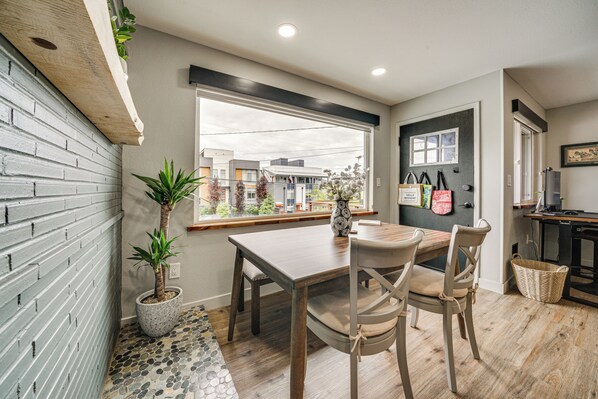 Apartment (2 Bedrooms) | Interior - 2 Blocks to Beach Park: Cozy Seattle Townhome (Seattle)