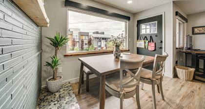 2 Blocks to Beach Park! World Cup HQ in Seattle