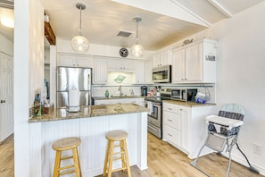 House (3 Bedrooms) | Interior - Walk to Beach: Ocean-view Home w/ Deck in Freeport (Freeport)