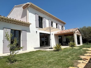 Exterior - Prestigious villa with private pool 200 m from the village. (Vacqueyras)