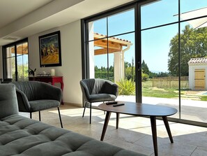 Smart TV - Prestigious villa with private pool 200 m from the village. (Vacqueyras)