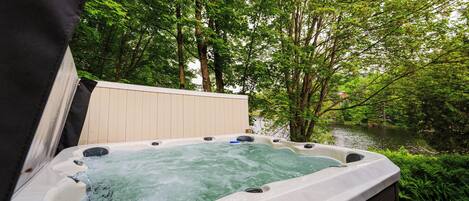 Tina de hidromasaje al aire libre