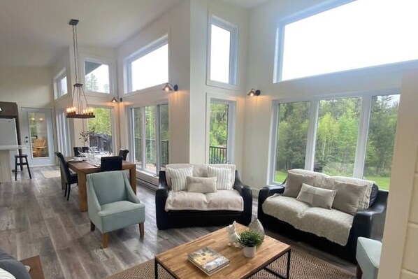 Smart-TV, peis, DVD-spiller og fotballspill