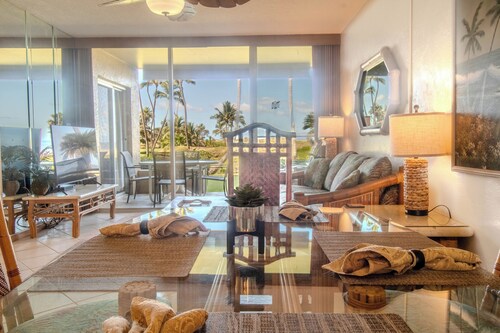 Hotel-zoned OCEAN FRONT GROUND FLOOR! Menehune Shores 121