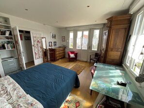 4 Schlafzimmer, Bügeleisen/Bügelbrett, WLAN, Bettwäsche