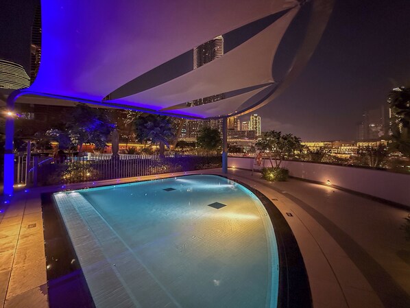 2 outdoor pools
