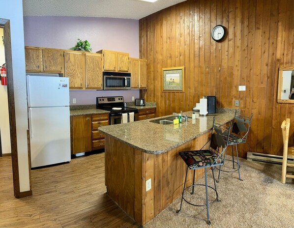 Geladeira, micro-ondas, fogão, cooktop