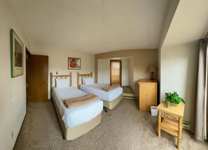 2 bedrooms, iron/ironing board, free WiFi, bed sheets - Unit 513 - Standard Condo (Winter Park)